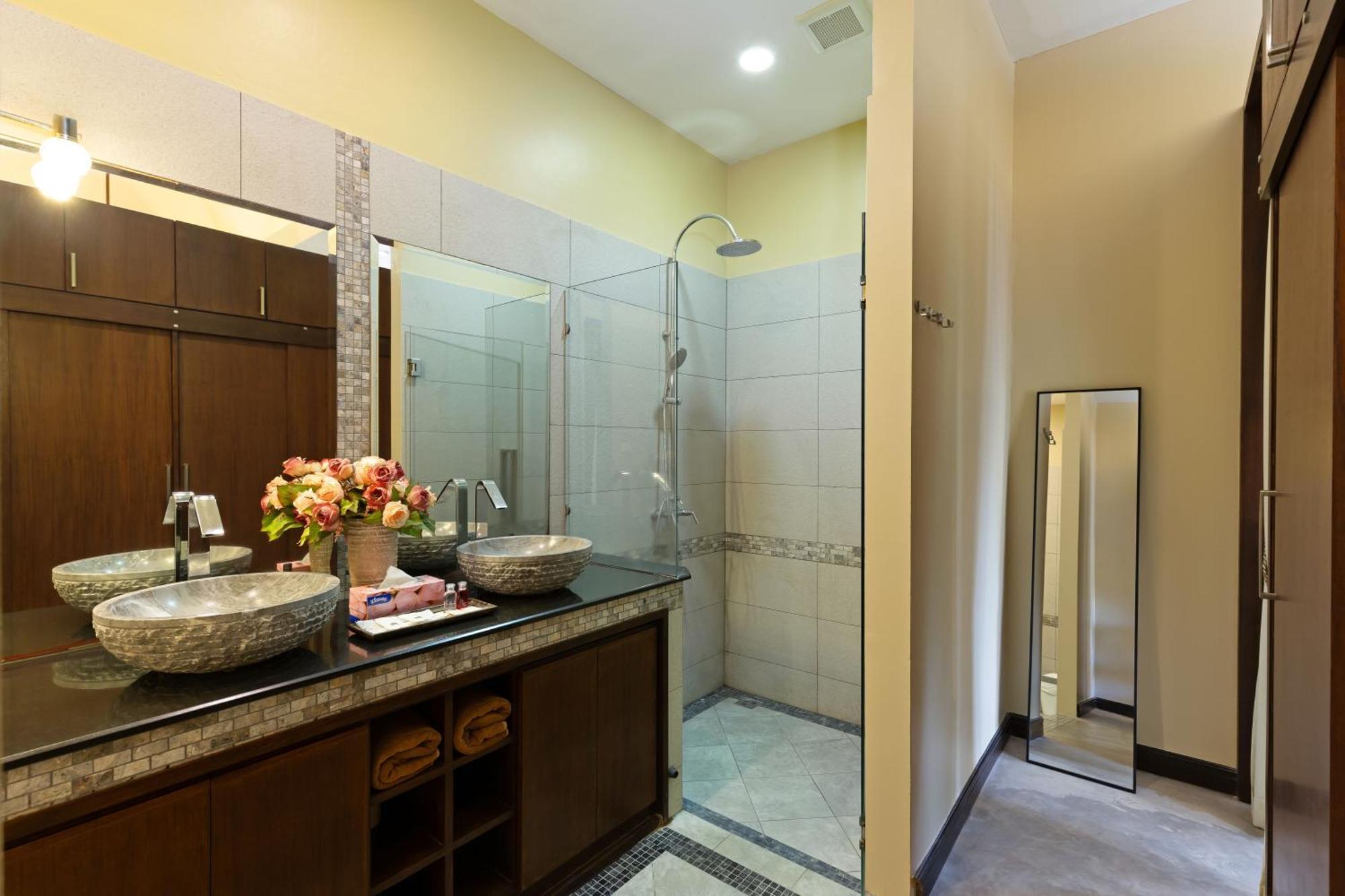 Extraordinary Courtyard 6Br Pool Villa Sri Suri, Naiharn Rawai エクステリア 写真