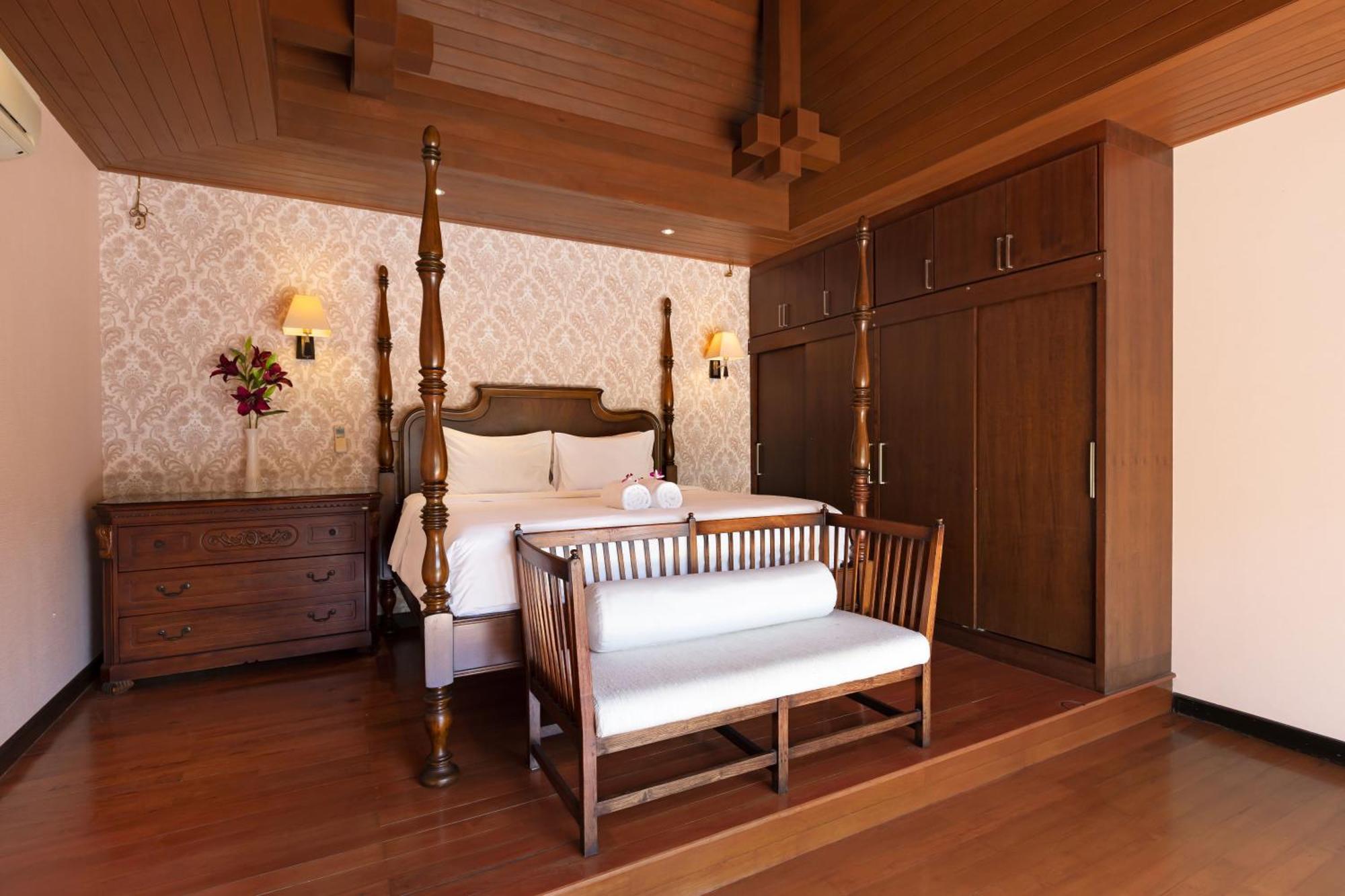 Extraordinary Courtyard 6Br Pool Villa Sri Suri, Naiharn Rawai エクステリア 写真